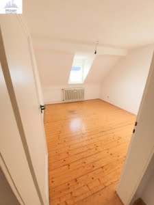VERMIETET! Gemütliche 2-Zimmer Dachgeschosswohnung mit Tageslicht Duschbad und Einbauküche – mitten in Fußgängerzone Hanau