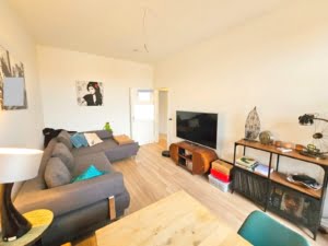 VERMIETET! Neu saniert in 2022! Tolle 3 Zimmer Altbauwohnung mit Balkon – zentrale Lage Nähe TÜV Hanau