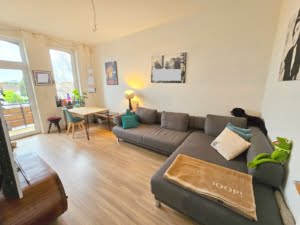 VERMIETET! Neu saniert in 2022! Tolle 3 Zimmer Altbauwohnung mit Balkon – zentrale Lage Nähe TÜV Hanau