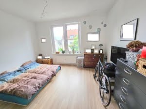 VERMIETET! Neu saniert in 2022! Tolle 3 Zimmer Altbauwohnung mit Balkon – zentrale Lage Nähe TÜV Hanau