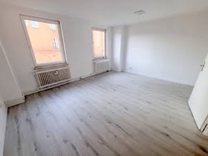VERMIETET! Alles Neu Renoviert! Großzügige 4,5 Zimmerwohnung + Balkon – WG geeignet – zentralst in Offenbach