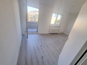 VERMIETET! Alles Neu Renoviert! Großzügige 4,5 Zimmerwohnung + Balkon – WG geeignet – zentralst in Offenbach