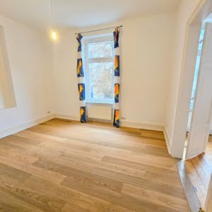 VRMIETET! Nagelneu saniert! Altbaucharme Pur! 2 Zimmerwohnung inkl. offener EBK + neues Bad – zentral im Ostend