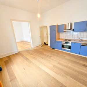 VRMIETET! Nagelneu saniert! Altbaucharme Pur! 2 Zimmerwohnung inkl. offener EBK + neues Bad – zentral im Ostend