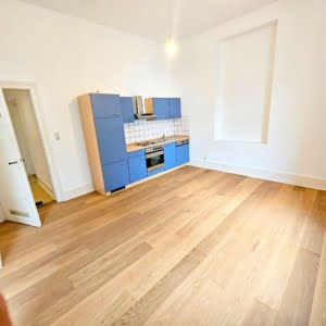 VRMIETET! Nagelneu saniert! Altbaucharme Pur! 2 Zimmerwohnung inkl. offener EBK + neues Bad – zentral im Ostend