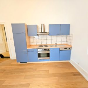 VRMIETET! Nagelneu saniert! Altbaucharme Pur! 2 Zimmerwohnung inkl. offener EBK + neues Bad – zentral im Ostend