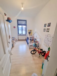 VERMIETET! Altbaucharme pur! Top Lage Bornheim auf der Berger Str.: Sonnige 3- Zimmerwohnung