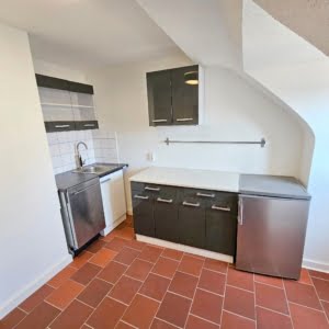VERMIETET! Alles Neu Renoviert! Großzügige 1 Zimmerwohnung mit separater Küche – zentral in Hanau