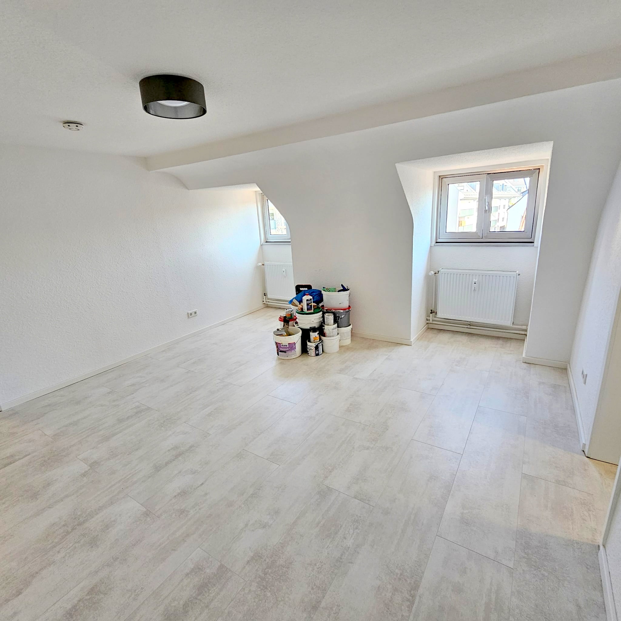 VERMIETET! Alles Neu Renoviert! Großzügige 1 Zimmerwohnung mit separater Küche – zentral in Hanau