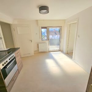 VERMIETET! Alles Neu Renoviert in 2024! Großzügige 2 Zimmerwohnung mit Balkon + Einbauküche – zentral in Hanau