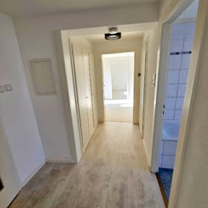 VERMIETET! Alles Neu Renoviert in 2024! Großzügige 2 Zimmerwohnung mit Balkon + Einbauküche – zentral in Hanau