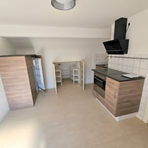 VERMIETET! Alles Neu Renoviert in 2024! Großzügige 2 Zimmerwohnung mit Balkon + Einbauküche – zentral in Hanau