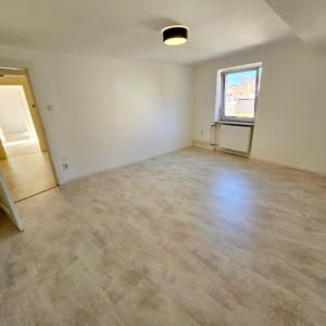VERMIETET! Alles Neu Renoviert in 2024! Großzügige 2 Zimmerwohnung mit Balkon + Einbauküche – zentral in Hanau