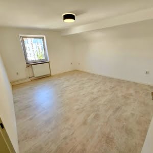 VERMIETET! Alles Neu Renoviert in 2024! Großzügige 2 Zimmerwohnung mit Balkon + Einbauküche – zentral in Hanau