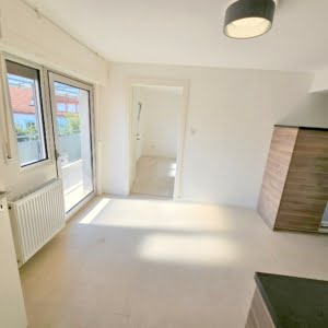VERMIETET! Alles Neu Renoviert in 2024! Großzügige 2 Zimmerwohnung mit Balkon + Einbauküche – zentral in Hanau