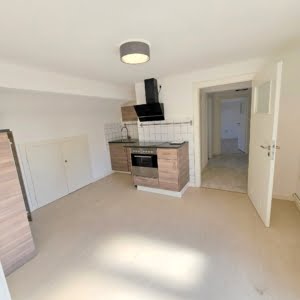 VERMIETET! Alles Neu Renoviert in 2024! Großzügige 2 Zimmerwohnung mit Balkon + Einbauküche – zentral in Hanau