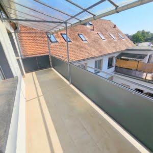 VERMIETET! Alles Neu Renoviert in 2024! Großzügige 2 Zimmerwohnung mit Balkon + Einbauküche – zentral in Hanau