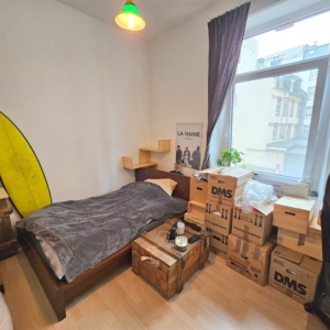 VERMIETET! Altbaucharme mitten im Leben von Alt-Sachsenhausen: Gemütliche 3 Zimmer- Altbauwohnung mit Wannenbad