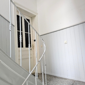VERMIETET! Altbaucharme mitten im Leben von Alt-Sachsenhausen: Gemütliche 3 Zimmer- Altbauwohnung mit Wannenbad