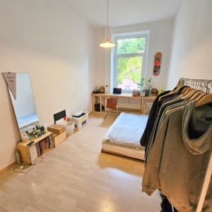 VERMIETET! Altbaucharme mitten im Leben von Alt-Sachsenhausen: Gemütliche 3 Zimmer- Altbauwohnung mit Wannenbad