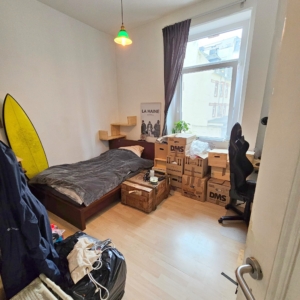 VERMIETET! Altbaucharme mitten im Leben von Alt-Sachsenhausen: Gemütliche 3 Zimmer- Altbauwohnung mit Wannenbad