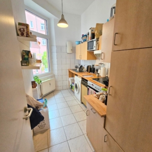 VERMIETET! Altbaucharme mitten im Leben von Alt-Sachsenhausen: Gemütliche 3 Zimmer- Altbauwohnung mit Wannenbad