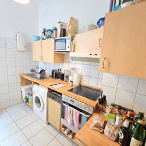 VERMIETET! Altbaucharme mitten im Leben von Alt-Sachsenhausen: Gemütliche 3 Zimmer- Altbauwohnung mit Wannenbad