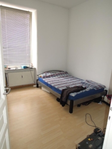 VERMIETET! Altbaucharme mitten im Leben von Alt-Sachsenhausen: Gemütliche 3 Zimmer- Altbauwohnung mit Wannenbad
