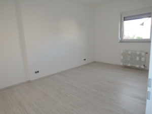 VERMIETET! Moderne + sonnige 3,5 Zimmer mit offener Küche + 2 schicke Bäder – zentral in Langen