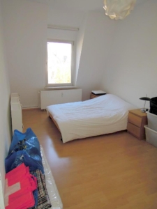 VERMIETET! Top Lage Sachsenhausen! 4 sonnige Zimmer ganz oben im Altbau – in direkter Nähe zur Schweizer Straße