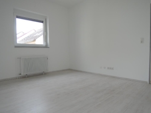 VERMIETET! Moderne + sonnige 3,5 Zimmer mit offener Küche + 2 schicke Bäder – zentral in Langen