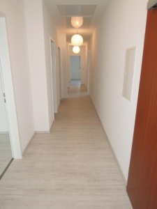 VERMIETET! Moderne + sonnige 3,5 Zimmer mit offener Küche + 2 schicke Bäder – zentral in Langen