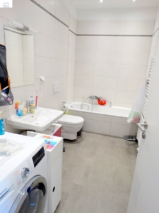 VERMIETET! Moderne + sonnige 3,5 Zimmer mit offener Küche + 2 schicke Bäder – zentral in Langen