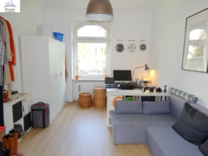 VERMIETET! Altbaucharme pur! Tolle, große 3 Zimmer Altbauwohnung mit Balkon – ruhig in Sachsenhausen