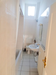 VERMIETET! Top Lage Sachsenhausen! 4 sonnige Zimmer ganz oben im Altbau – in direkter Nähe zur Schweizer Straße