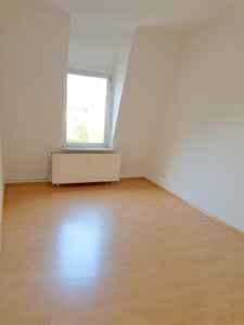 VERMIETET! Top Lage Sachsenhausen! 4 sonnige Zimmer ganz oben im Altbau – in direkter Nähe zur Schweizer Straße