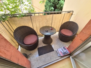 VERMIETET! Altbaucharme pur! 3 sonnige Zimmer mit kleinem Balkon – Nahe Schweizer Straße