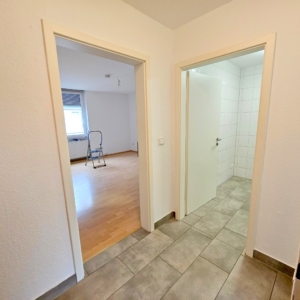 VERMIETET! Komplett renoviert! Sonnige 2-Zimmer Wohnung + Gartennutz.- mainnah in Fechenheim