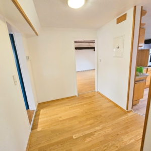 VERMIETET! Altbaucharme Pur! Großzügig + Gemütlich 2-Zimmer DG-Wohnung inkl. EBK – zentral in Oberrad