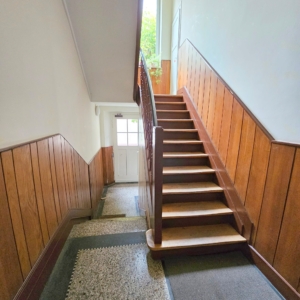 Altbaucharme Pur! Bezahlbar für 1 Person: Top gemütliche 2-Zimmer Wohnung – zentral in Oberrad