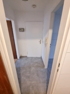 VERMIETET! Nagelneu saniert! Gemütliches, kleines 1 Zimmer-Apartment mit sep. Küche im DG – mitten in Bornheim – Nähe Berger Straße