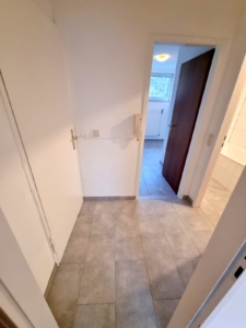 VERMIETET! Nagelneu saniert! Gemütliches, kleines 1 Zimmer-Apartment mit sep. Küche im DG – mitten in Bornheim – Nähe Berger Straße