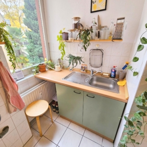VERMIETET! Altbaucharme pur! 3 sonnige Zimmer mit kleinem Balkon – Nahe Schweizer Straße