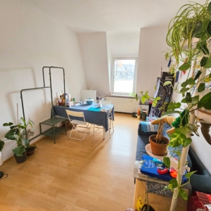 VERMIETET! Top Lage Sachsenhausen! 4 sonnige Zimmer ganz oben im Altbau – in direkter Nähe zur Schweizer Straße