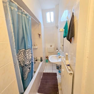 VERMIETET! Top Lage Sachsenhausen! 4 sonnige Zimmer ganz oben im Altbau – in direkter Nähe zur Schweizer Straße