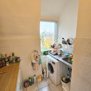 VERMIETET! Top Lage Sachsenhausen! 4 sonnige Zimmer ganz oben im Altbau – in direkter Nähe zur Schweizer Straße