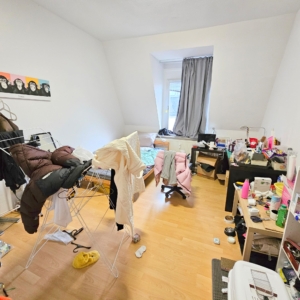 VERMIETET! Top Lage Sachsenhausen! 4 sonnige Zimmer ganz oben im Altbau – in direkter Nähe zur Schweizer Straße