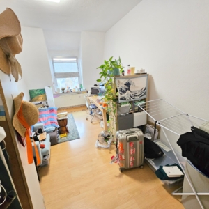 VERMIETET! Top Lage Sachsenhausen! 4 sonnige Zimmer ganz oben im Altbau – in direkter Nähe zur Schweizer Straße