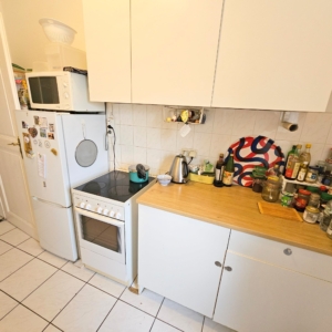 VERMIETET! Top Lage Sachsenhausen! 4 sonnige Zimmer ganz oben im Altbau – in direkter Nähe zur Schweizer Straße
