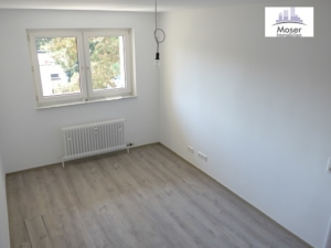 VERMIETET! Schick komplett renoviert! Gemütlich 2 Zimmerwohnung mit Balkon ruhig in Bad Homburg